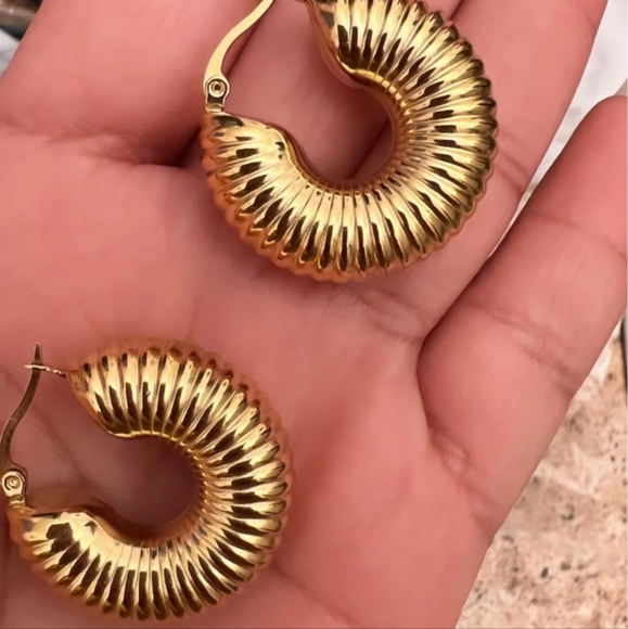 Hollow Earrings - Picture 6 of 13